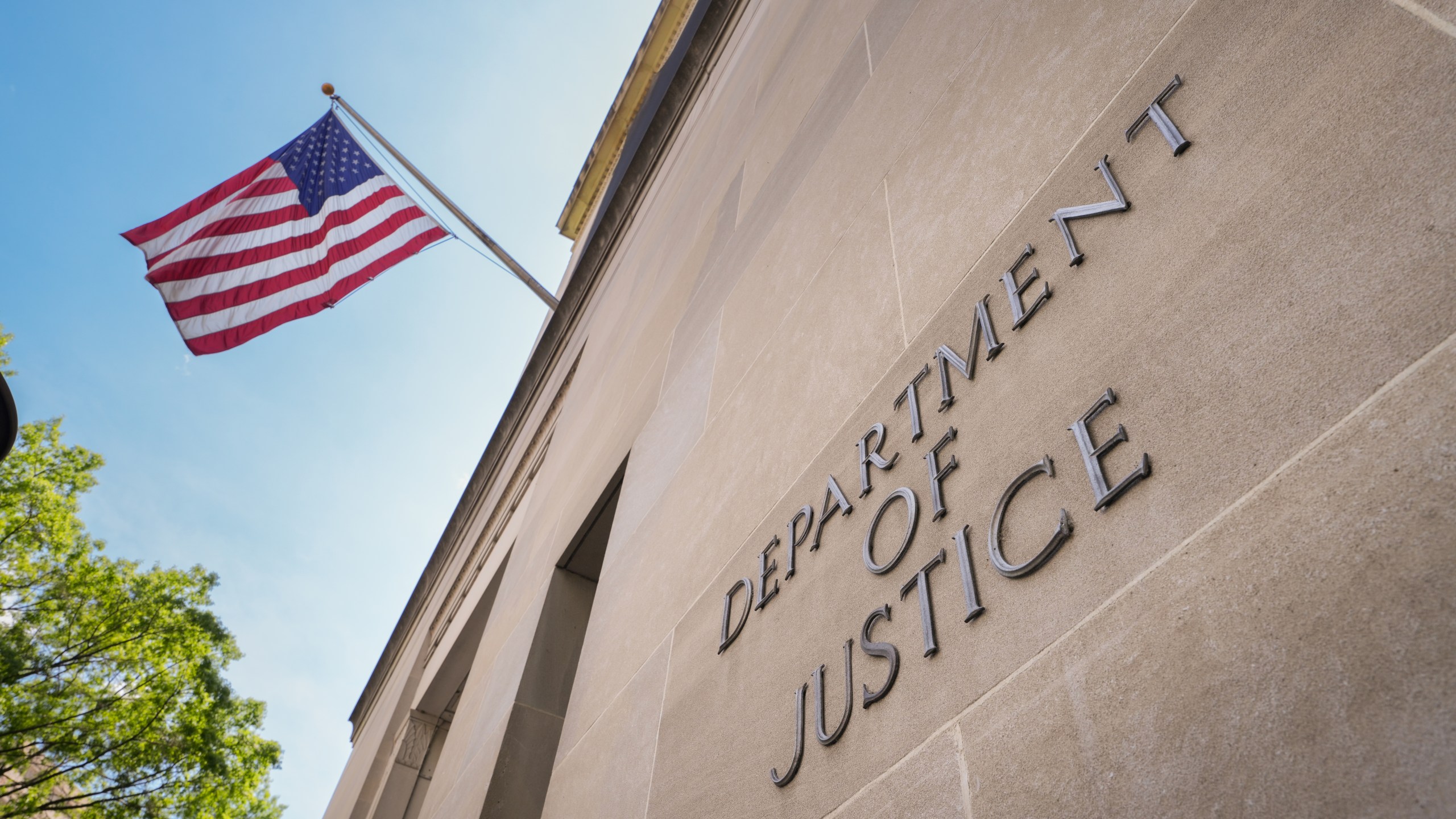 Trump's DOJ Sues 4 Blue States Over Federal Agent License Plates