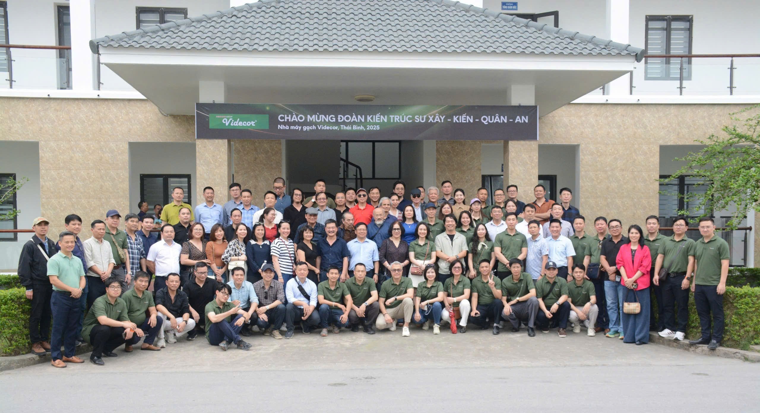 Bốn chi hội KTS Xây-Kiến-Quân-An tham quan nhà máy gạch MIKADO tại Tiền Hải