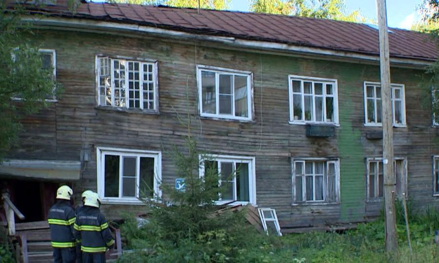 Признать дом аварийным архангельск. Архангельск расселение аварийного жилья. Аварийное жилье Архангельск. Аварийные дома Архангельск.