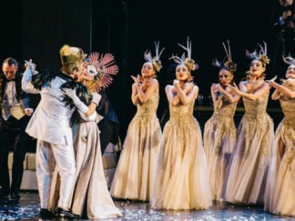 Летучая мышь летит в Поморье