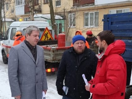 Глава Архангельска проверил ход работ по пятому этапу комплексного ремонта освещения дворовых территорий