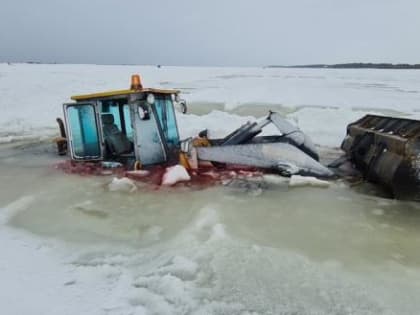 В Белом море утонул трактор