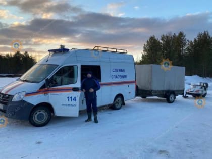 У рыбака онемели ноги. Его вызволяли спасатели