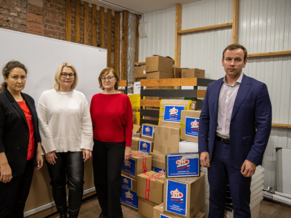 Сотрудники ПФР по Архангельской области и НАО собрали гуманитарную помощь для детей Мариуполя