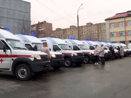 13 современных автомобилей скорой медицинской помощи отправились в районы Архангельской области