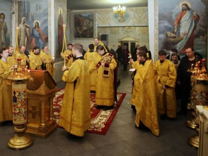 Митрополит Корнилий совершил вечернее богослужение с акафистом Господу Иисусу в Ильинском соборе