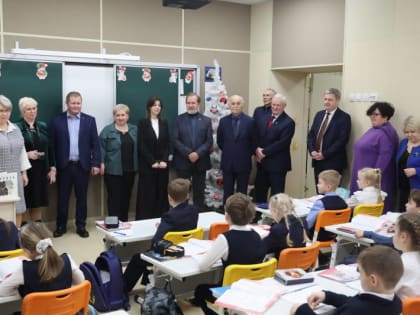 Дмитрий Морев пригласил городской общественный Совет в гимназию № 21