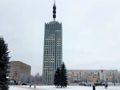 Пять пожарных машин стянули к высотке в Архангельске из-за замыкания в светильнике