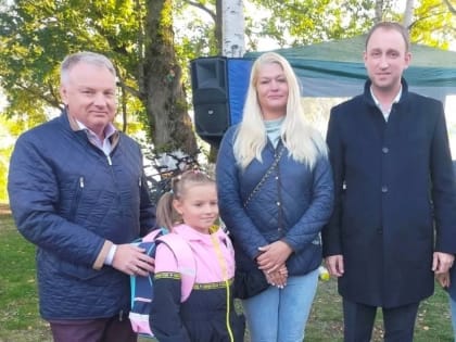 Яркий и зажигательный праздник "Школа оригинальных знаний" собрал множество детей и их родителей в Майском парке