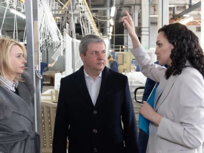 Дмитрий Морев посетил предприятие детской мебели