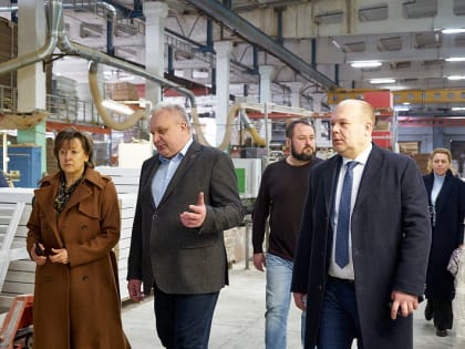 Глава РЭЦ Вероника Никишина посетила архангельское производство детской мебели