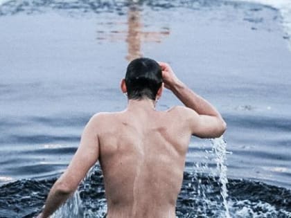 Крещенская прорубь появилась на реке Большая Коряжемка