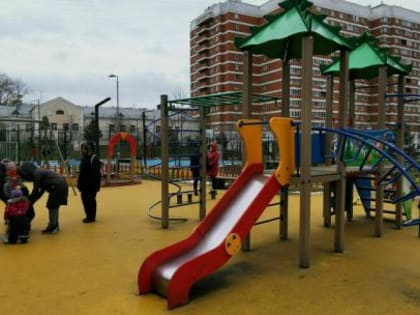 Курение вблизи детских площадок предложили запретить