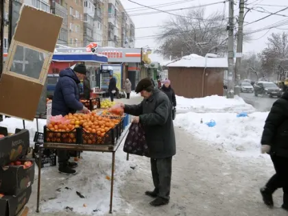 «От всего откажемся!»: спросили у стариков, кем они работали, какую пенсию получают и как встретили Новый год, — видео