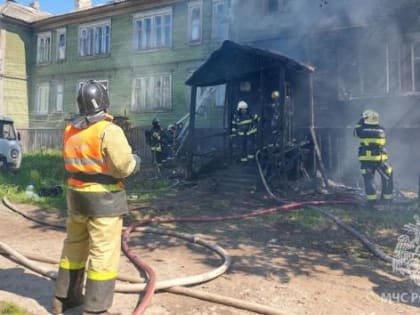 В Архангельске ликвидирован пожар в жилом деревянном доме на улице Гагарина