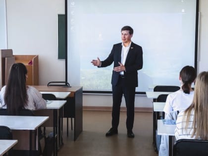 Встреча сенатора с будущими педагогами