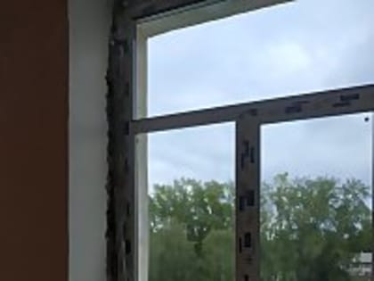 В школе № 49 устанавливают новые окна