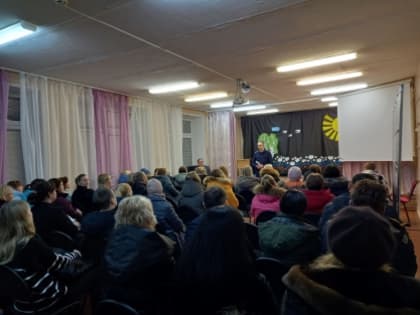 Следователь следственного отдела по городу Онега принял участие в общешкольном родительском собрании