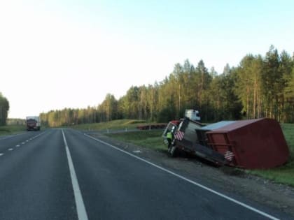 На трассе М-8 в Приморском районе фура «Volvo» устроила ДТП с двумя пострадавшими