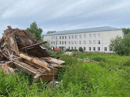 На Левом берегу Архангельска требуют огородить опасный мусор