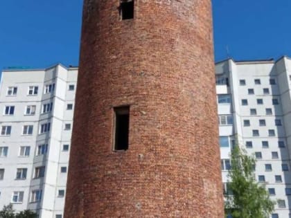 Снос старой водонапорной башни в Архангельске продолжается
