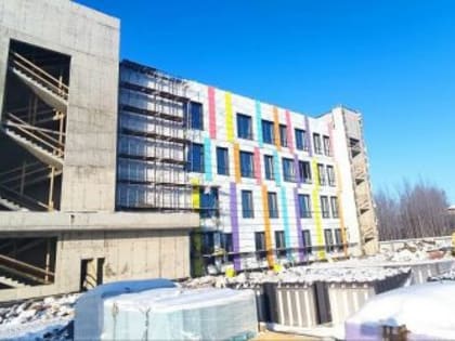 На стройке детской поликлиники в Котласе работают 75 человек