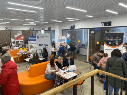 НА ЯРМАРКЕ ВАКАНСИЙ