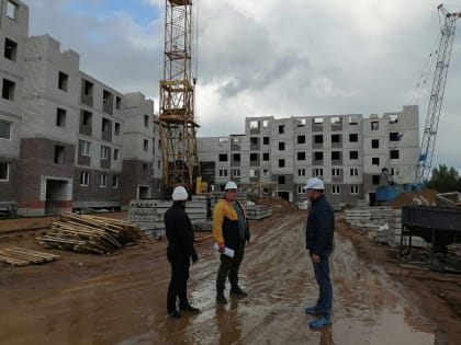 В Котласе продолжается возведение двух новостроек