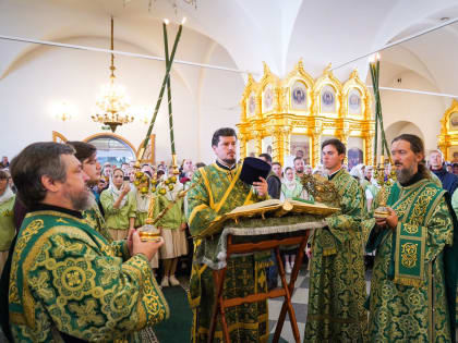 В день памяти преподобных Зосимы, Савватия и Германа Соловецких митрополит Корнилий сослужил Святейшему Патриарху Кириллу в Соловецком монастыре