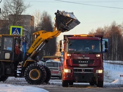 В Архангельске тестируют уборку снега с перекрытием движения на проспекте Ломоносова