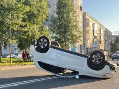 В Северодвинске перевернулся автомобиль в результате ДТП