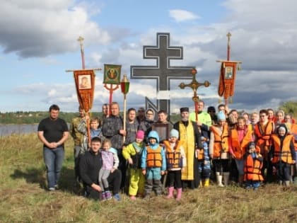 «Счастье не построить на крови»: жертв репрессий помянули молитвенным плаванием по Двине