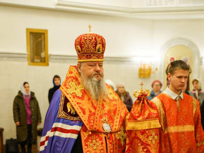 Митрополит Корнилий в канун Радоницы совершил богослужение в Архангельске