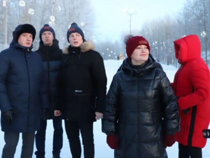 Народная программа ЕР: В новогодние праздники в городском парке Новодвинска открыли семейный каток