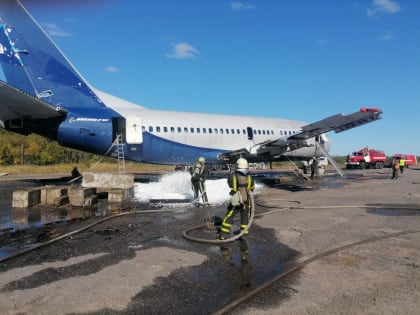 В международном аэропорту «Архaнгельск» им. Ф.А. Абрамова отработали действия по тушению пассажирского самолёта