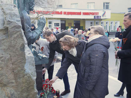 Медики Архангельской области почтили память коллег, совершивших подвиг во время Великой Отечественной войны