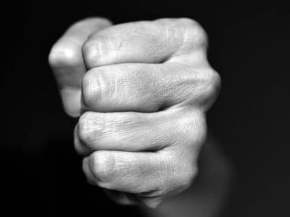 Новодвинец с уголовным прошлым в ходе застолья до смерти избил приятеля