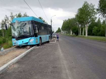 Очередное ДТП с участием пассажирского автобуса в Архангельске