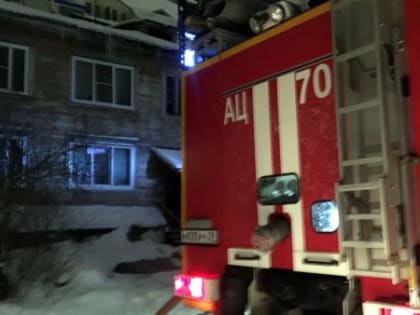 Ночной пожар в архангельской «деревяшке» унес жизнь мужчины