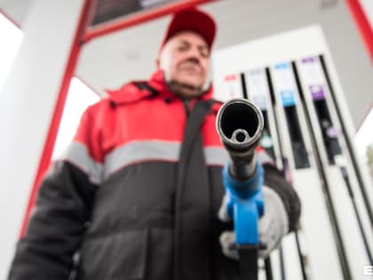 Цены на бензин растут каждую неделю. Что подорожает из-за этого в первую очередь