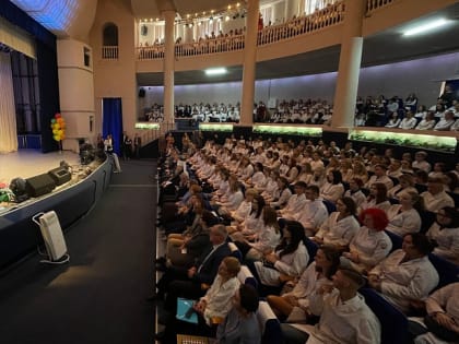 Первокурсников Северного государственного медицинского университета посвятили в студенты