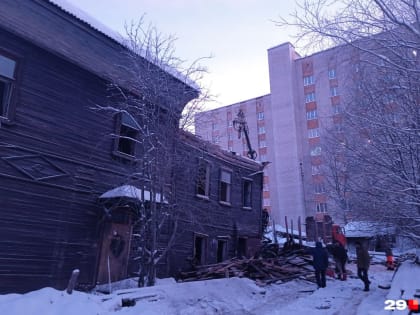В центре Архангельска разбирают деревянный дом 1900 года постройки
