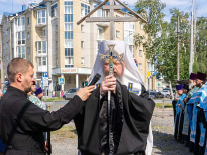 Митрополит Корнилий возглавил молебное пение на месте явления над Архангельском Божией Матери