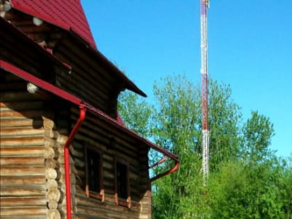 Новые клумбы украсили территорию храма на Кегострове