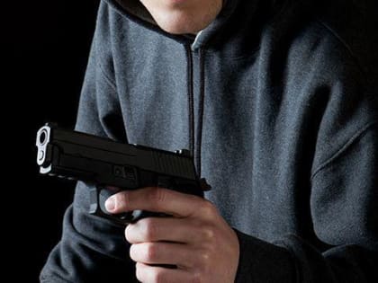 В Архангельске задержан мужчина, угрожавший пистолетом в магазинах