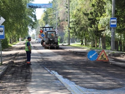 В Каргопольском районе в рамках дорожных ремонтов восстанавливают покрытие на улицах