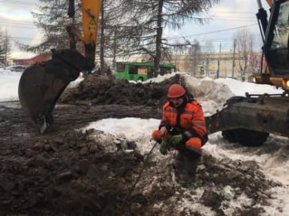 Коммунальщики продолжают поиск течи на водоводе в районе Ленинградского проспекта