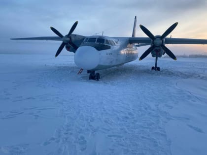 Пилот не увидел ВПП: самолет сел на реку в Якутии