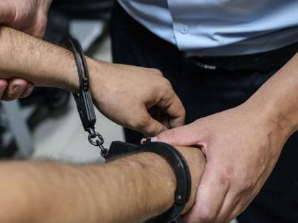 Ограбил бабушку и магазин и рванул в Котлас на такси