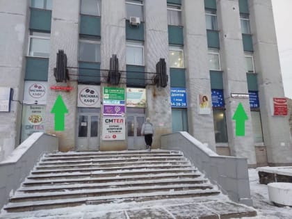 Рекламные вывески на фасадах становятся скромнее